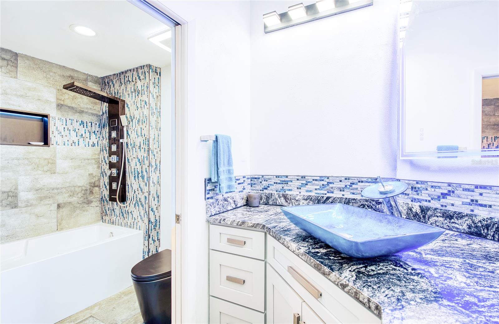 HARBOURSIDE CONDO - Residential