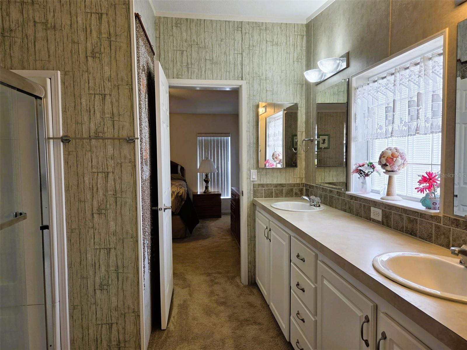OAKWOOD MANOR - Residential