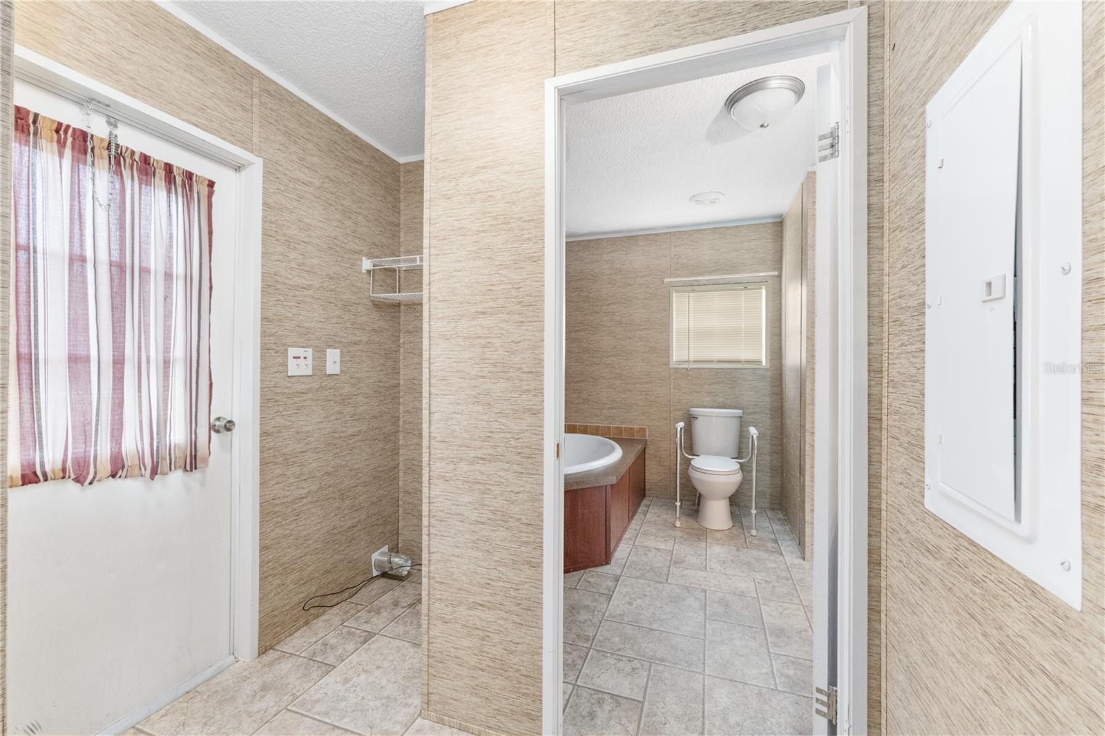 UNIVERSITY AVE PROPERTIES INC - Residential