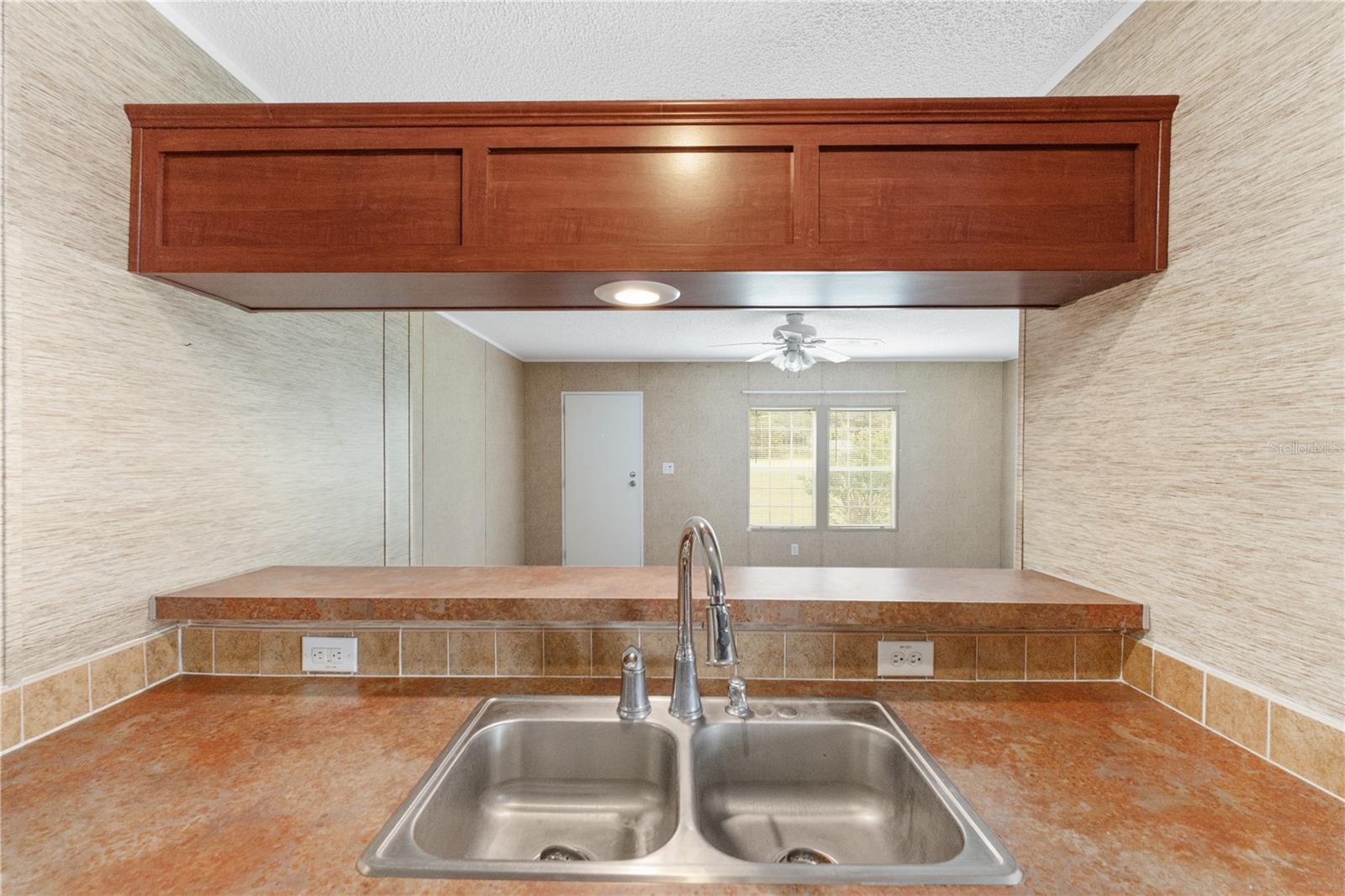UNIVERSITY AVE PROPERTIES INC - Residential
