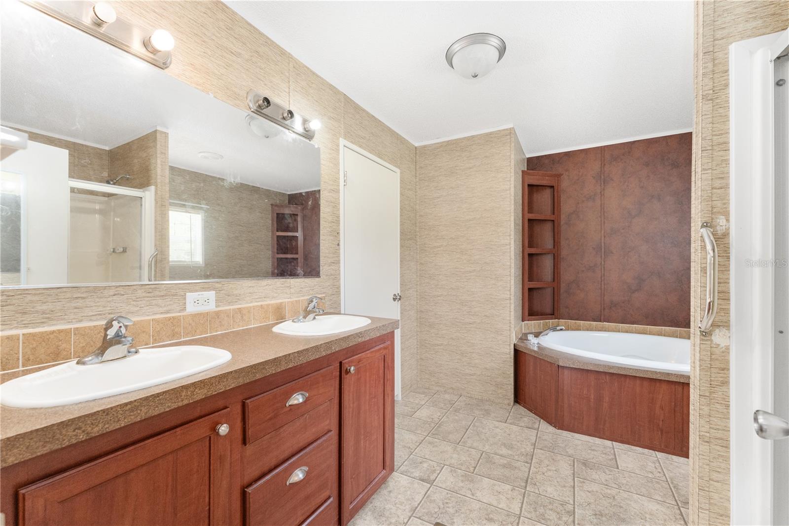 UNIVERSITY AVE PROPERTIES INC - Residential