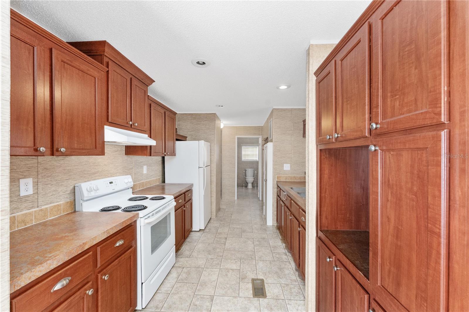 UNIVERSITY AVE PROPERTIES INC - Residential
