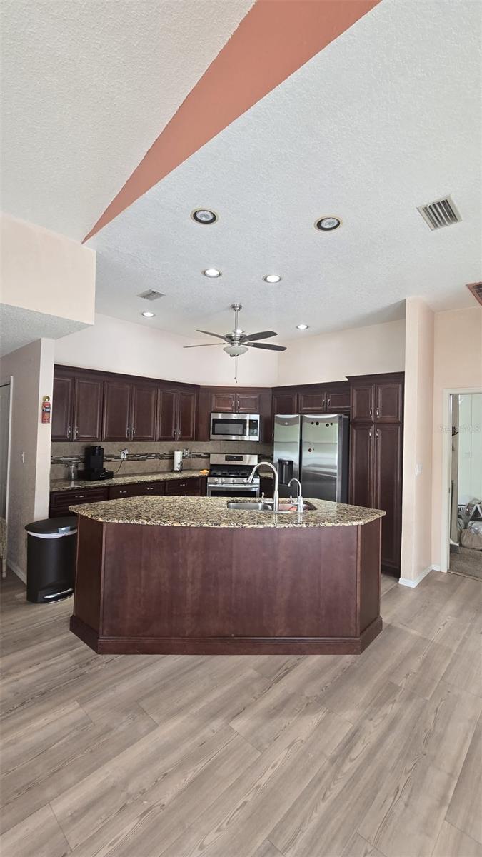LAKES UNIT 2 PH 2 THE - Residential Lease