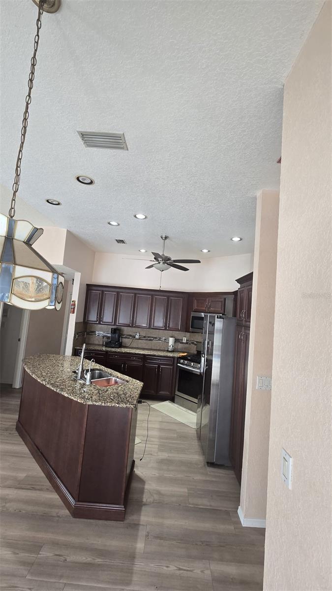 LAKES UNIT 2 PH 2 THE - Residential Lease