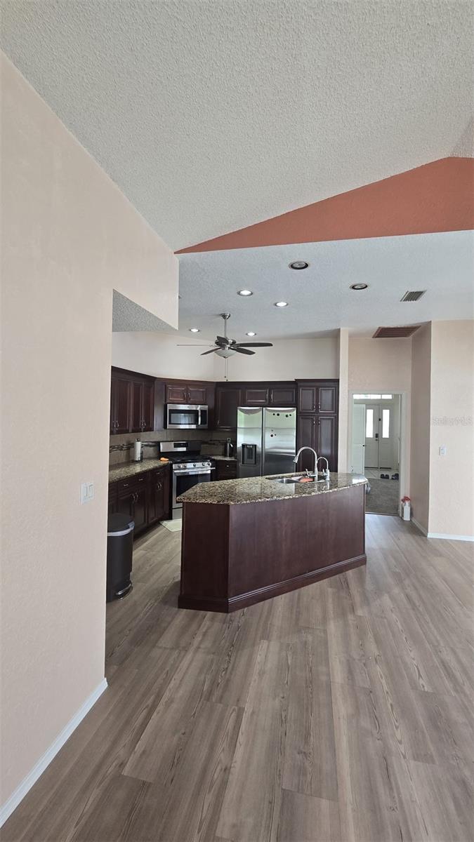 LAKES UNIT 2 PH 2 THE - Residential Lease