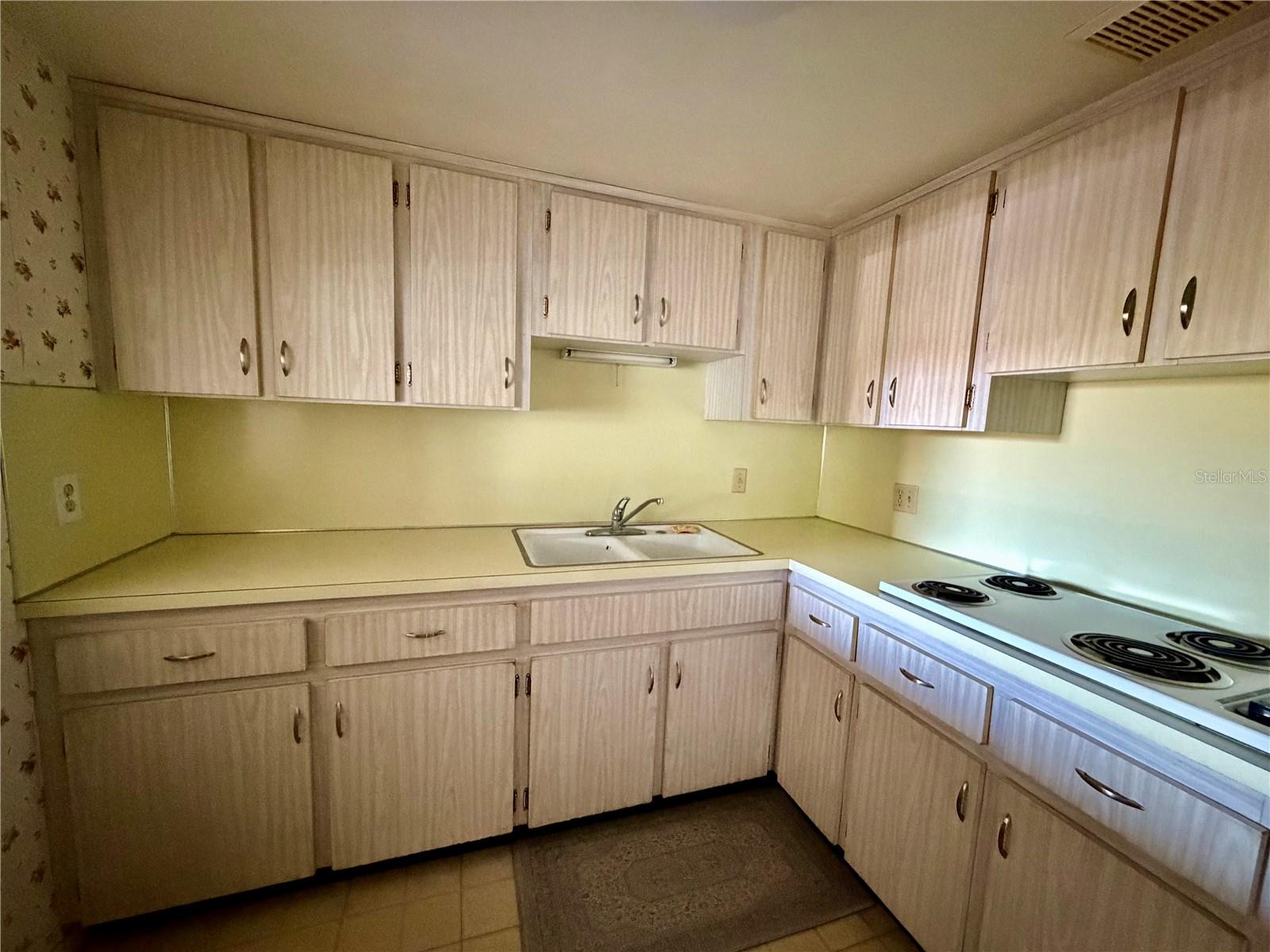 ON TOP OF THE WORLD - Residential Lease