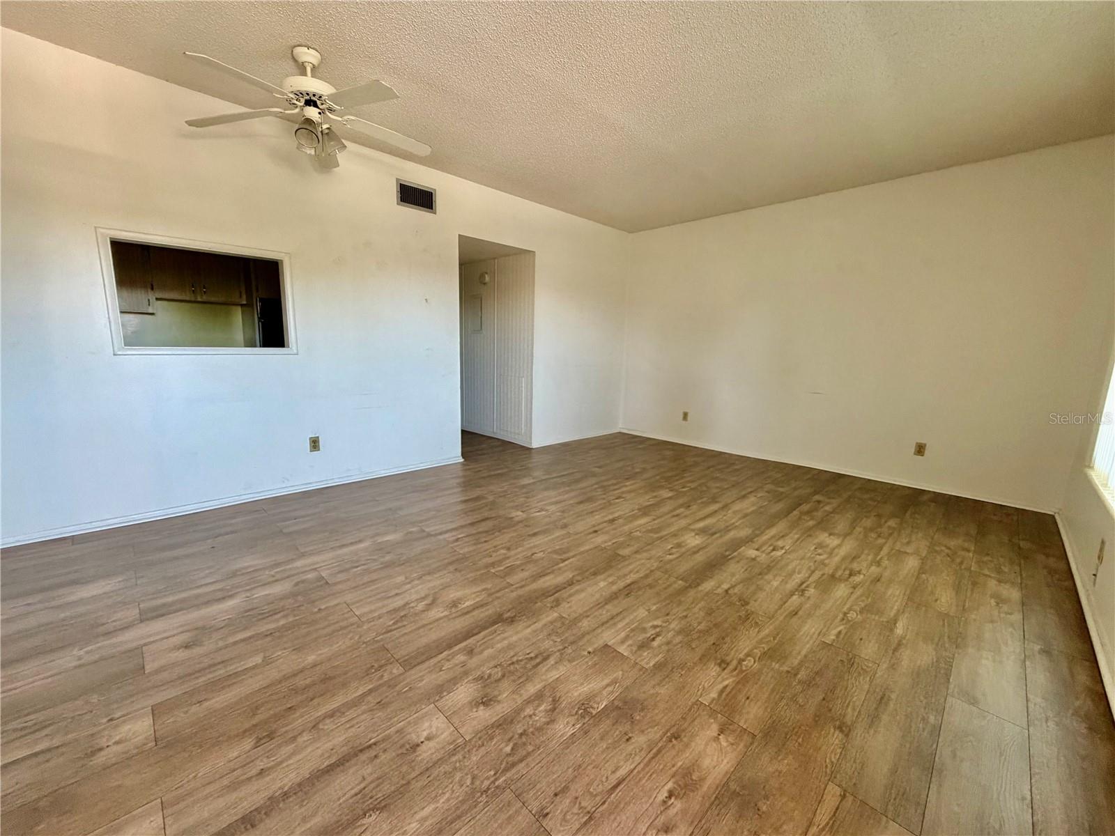 ON TOP OF THE WORLD - Residential Lease