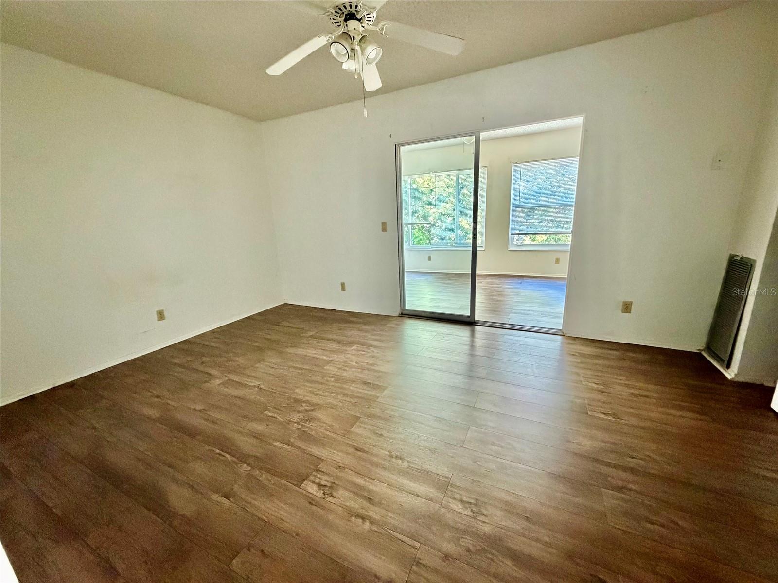ON TOP OF THE WORLD - Residential Lease