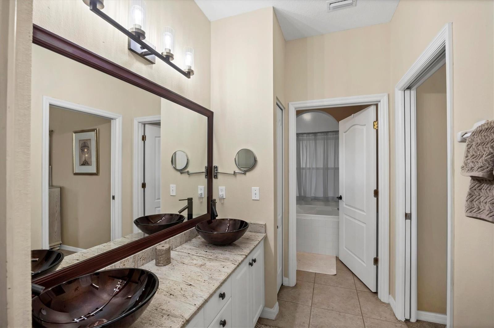 HERITAGE OAKS GOLF & COUNTRY CLUB - Residential