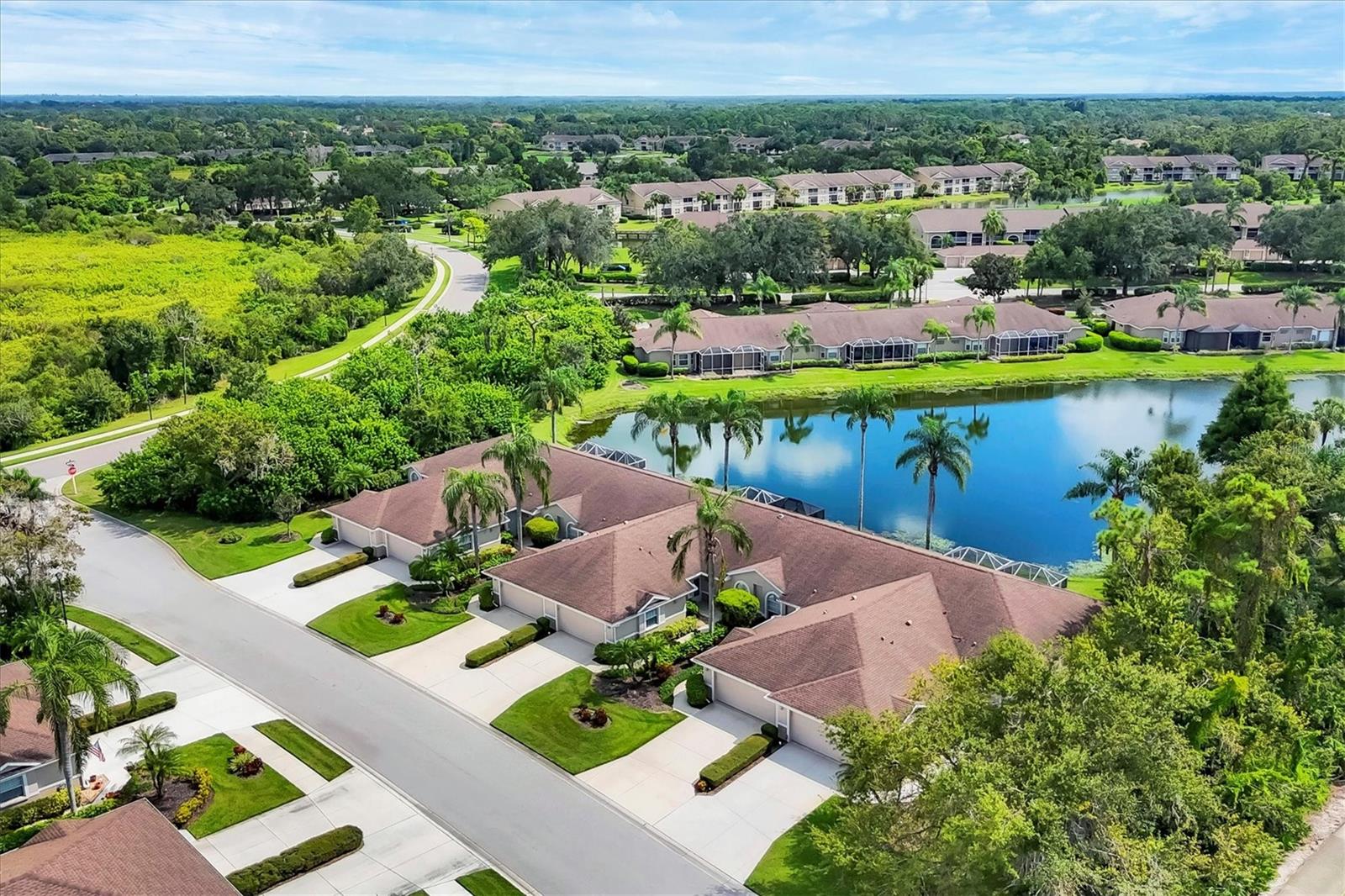 HERITAGE OAKS GOLF & COUNTRY CLUB - Residential