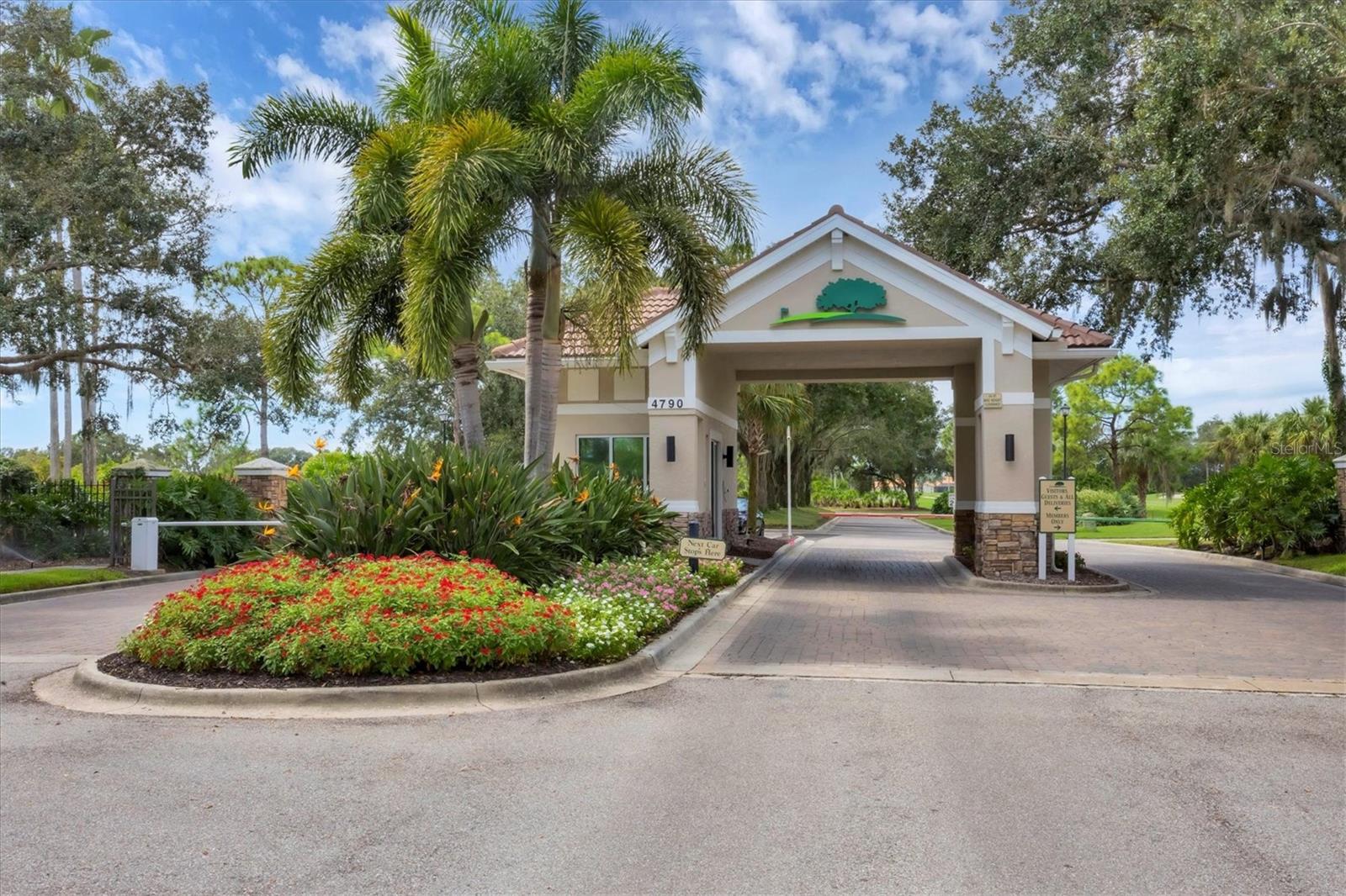 HERITAGE OAKS GOLF & COUNTRY CLUB - Residential