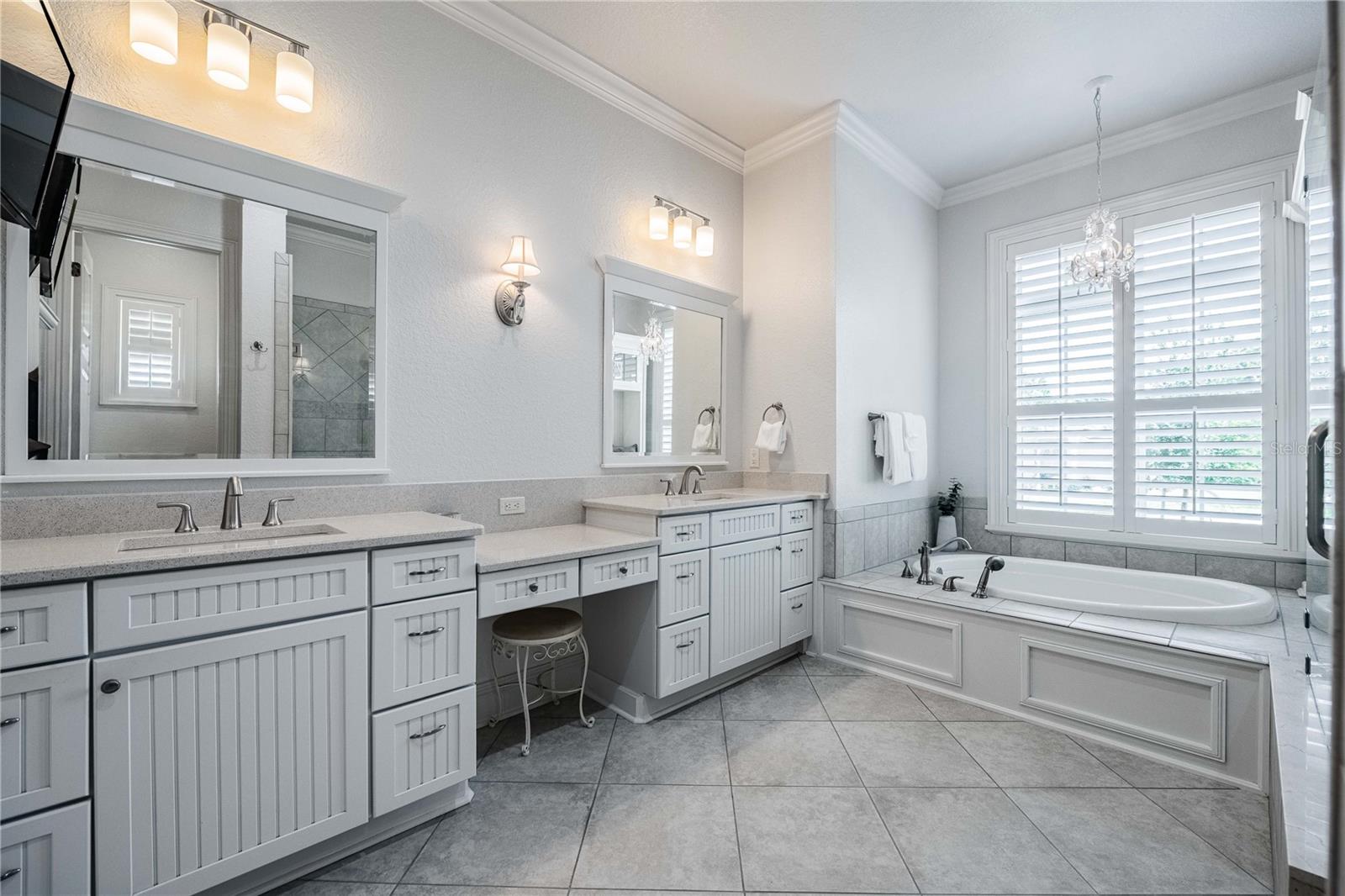 CRESCENT WOODS - Residential