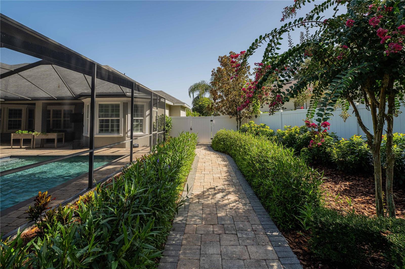 CRESCENT WOODS - Residential