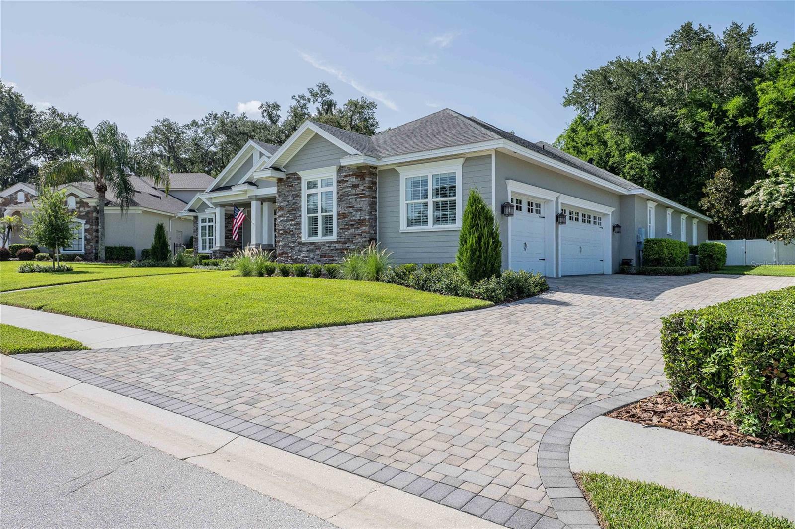 CRESCENT WOODS - Residential