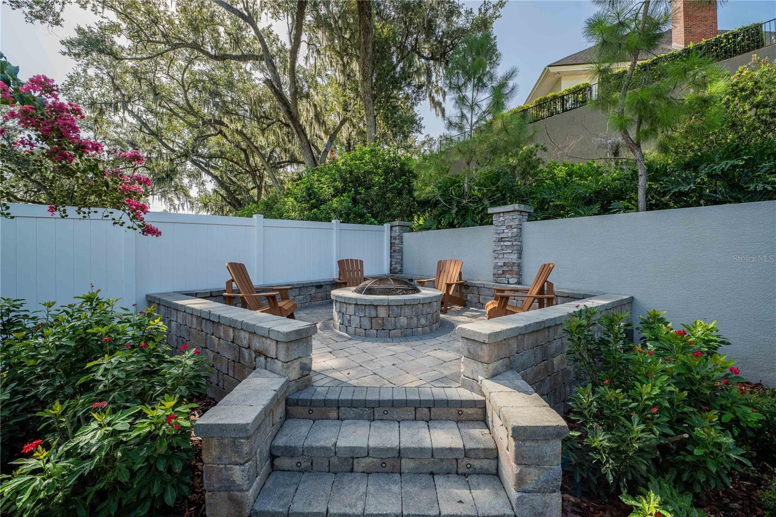 CRESCENT WOODS - Residential