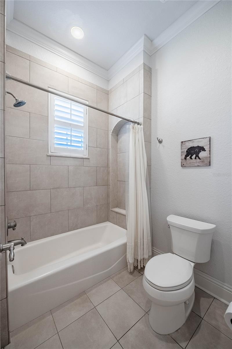 CRESCENT WOODS - Residential