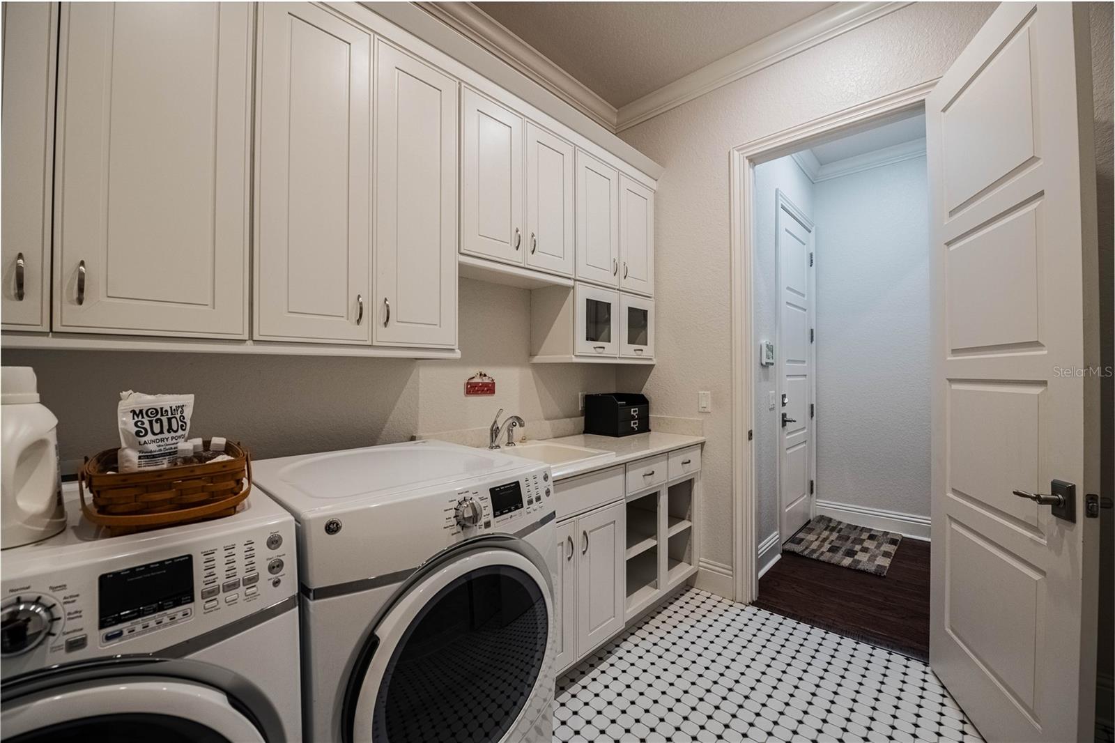 CRESCENT WOODS - Residential