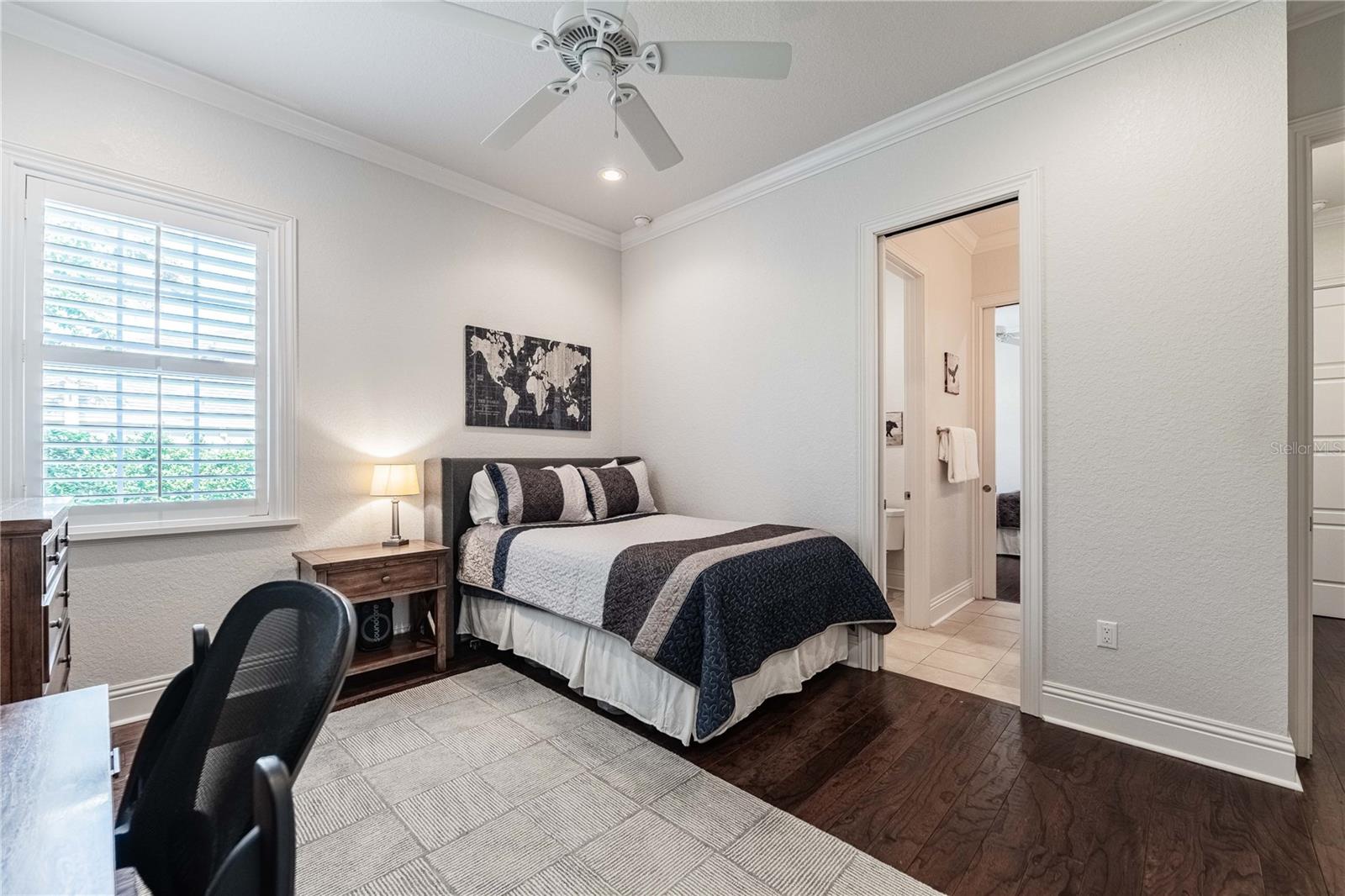 CRESCENT WOODS - Residential