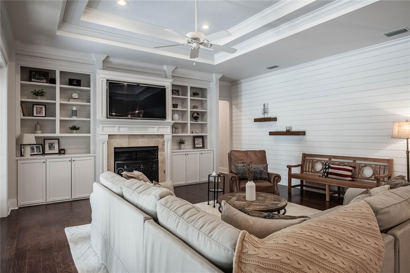 CRESCENT WOODS - Residential