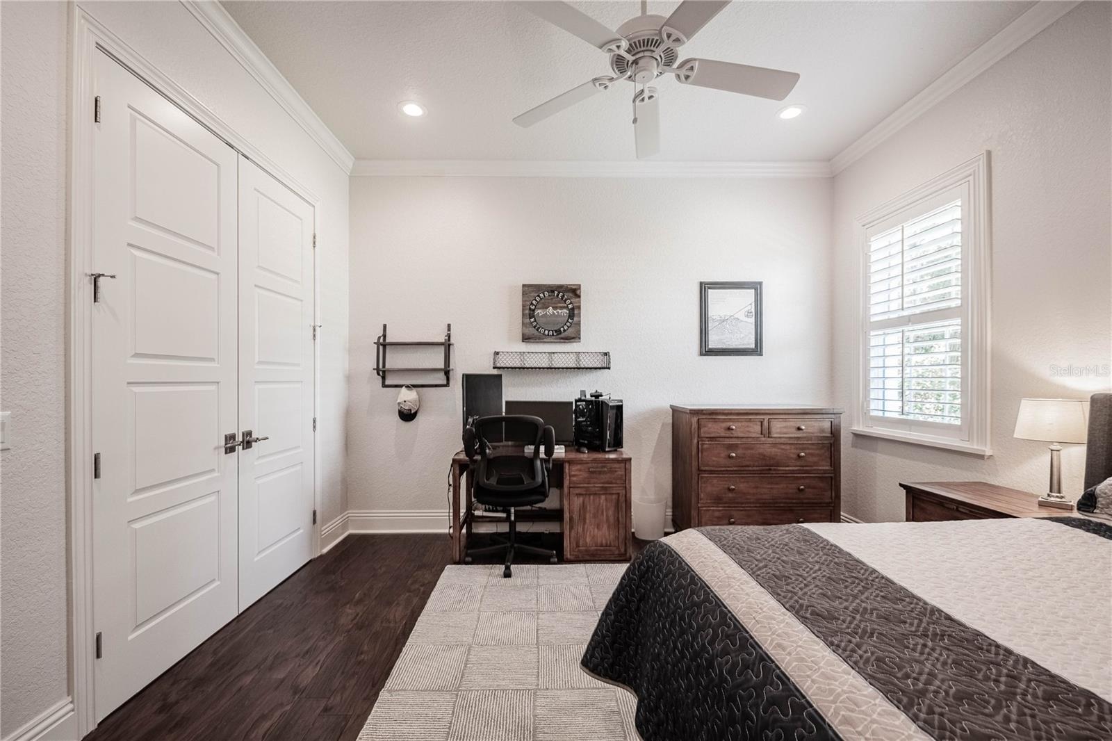 CRESCENT WOODS - Residential