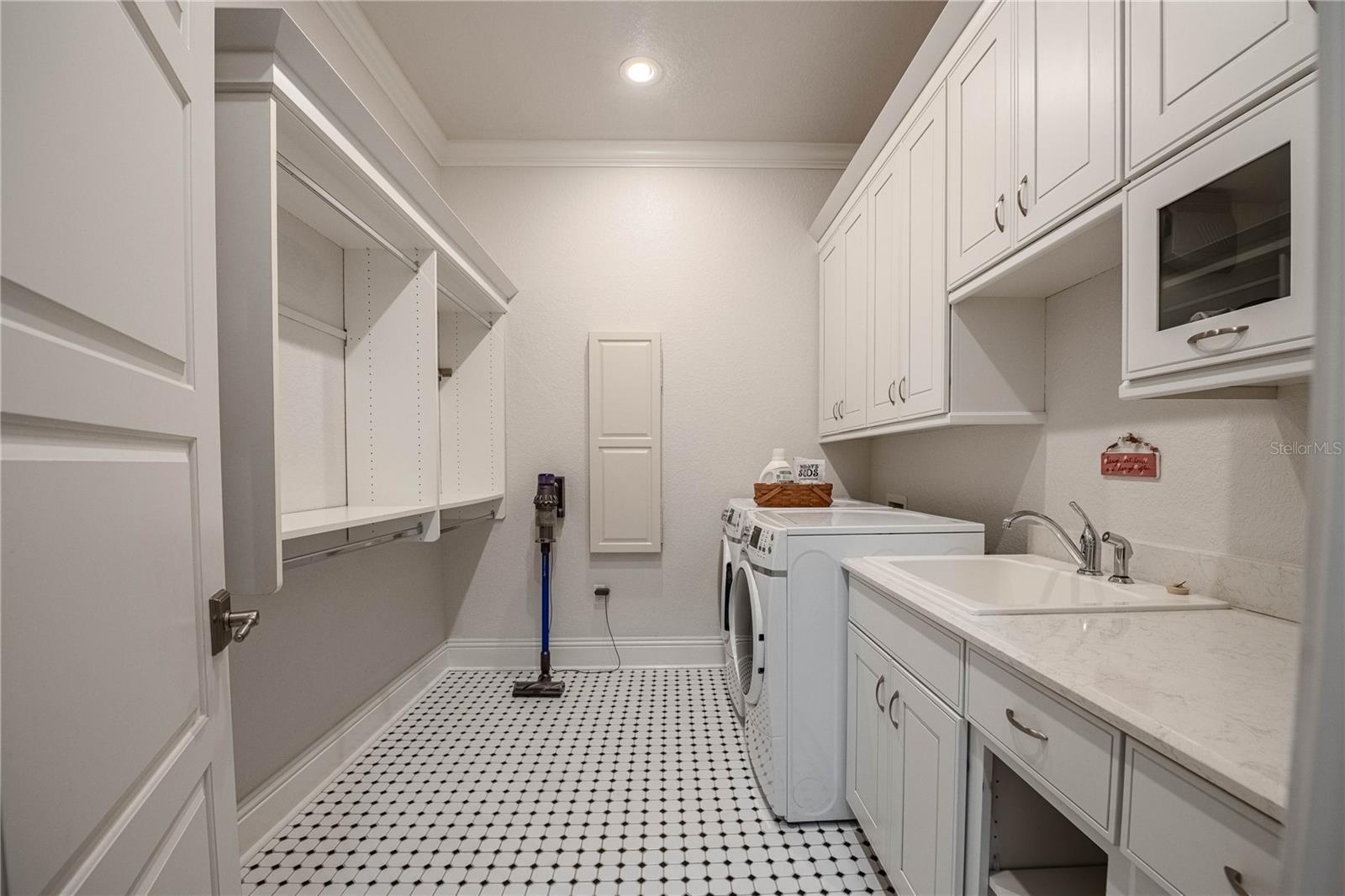 CRESCENT WOODS - Residential