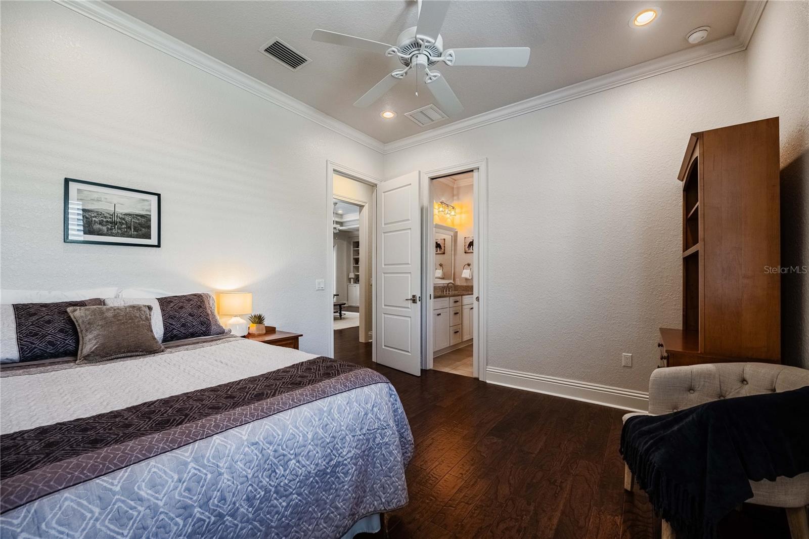 CRESCENT WOODS - Residential