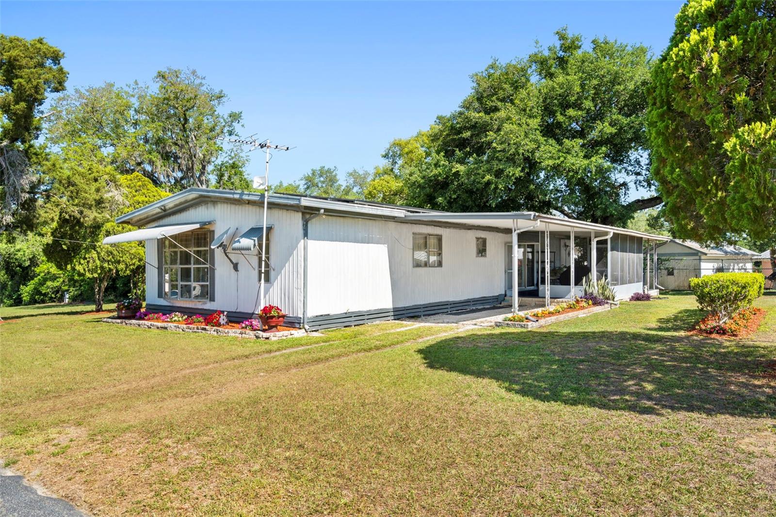 HAMPTON COURT UNREC - Residential