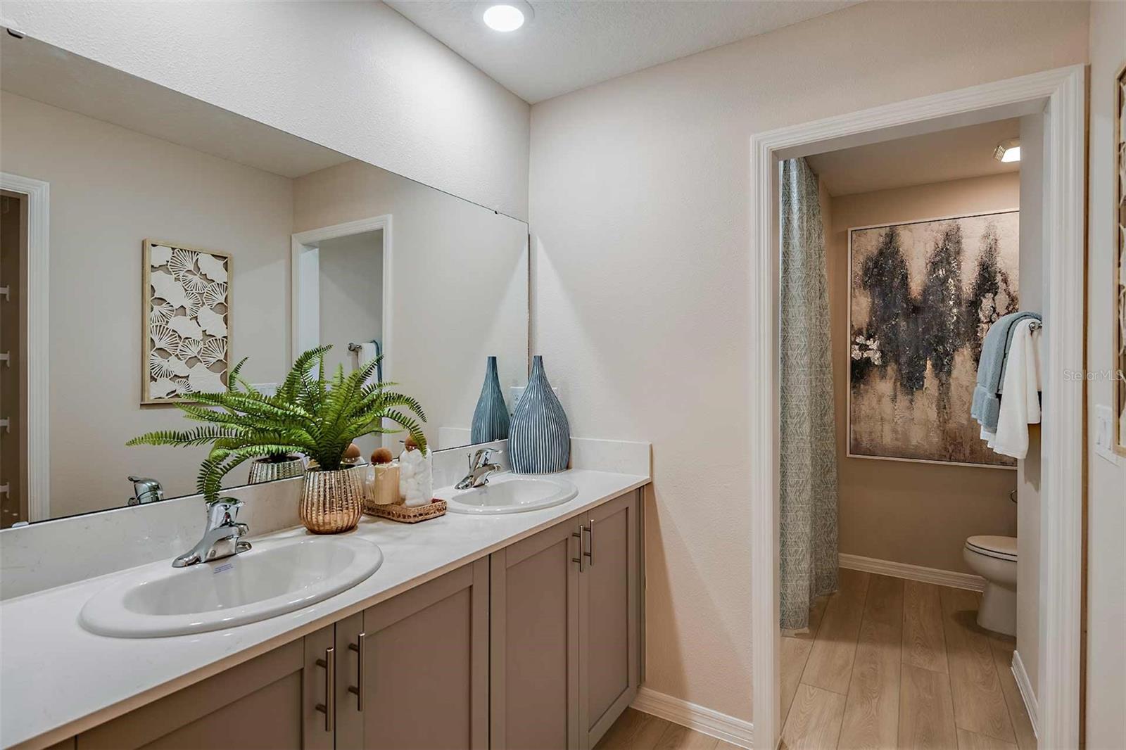 CF GTIS II GROVE AT CROSSWIND LLC - Residential