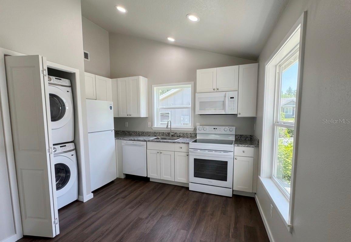 EDGE’S SECOND ADDITION TO GROVELAND - Residential