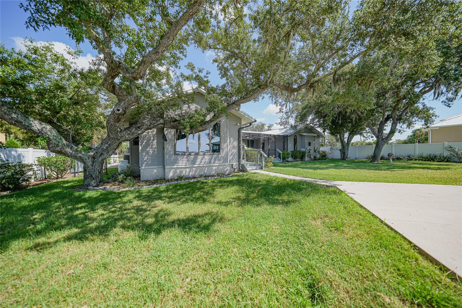 CHARLOTTE SHORES UN 01 - Residential