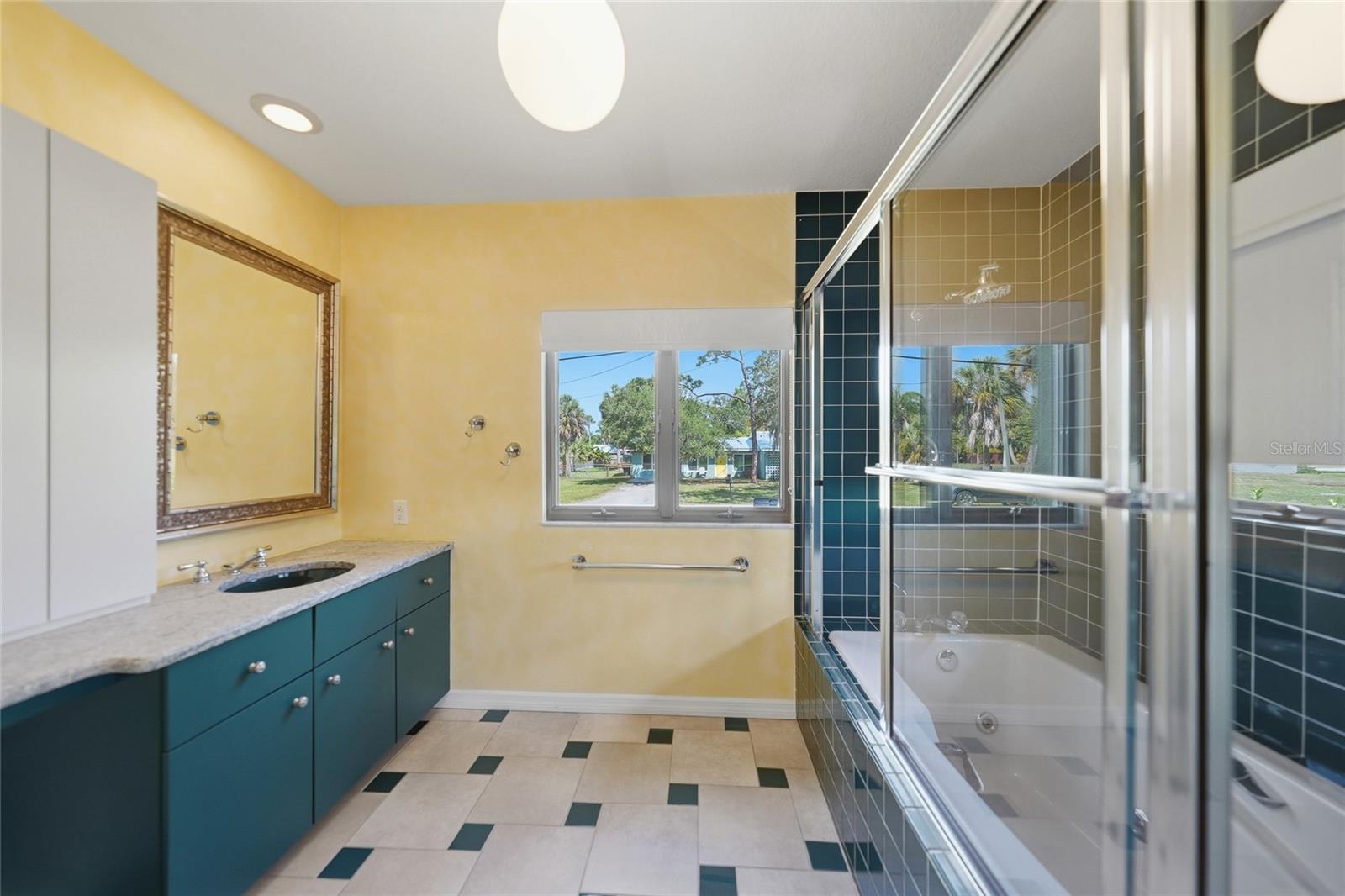 CHARLOTTE SHORES UN 01 - Residential