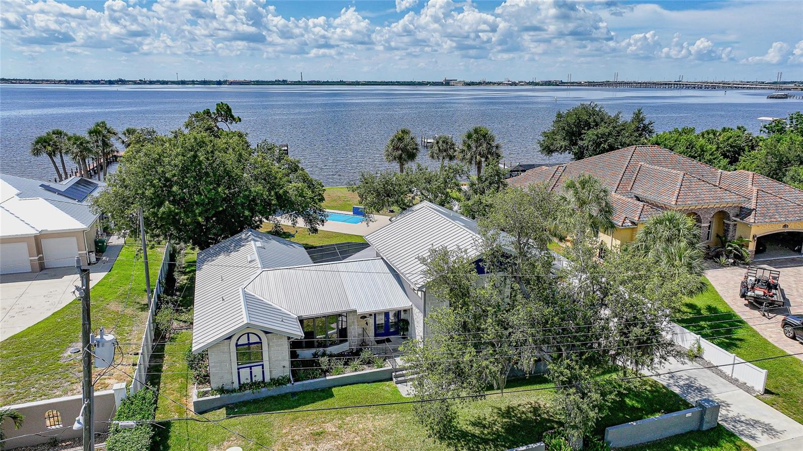 CHARLOTTE SHORES UN 01 - Residential