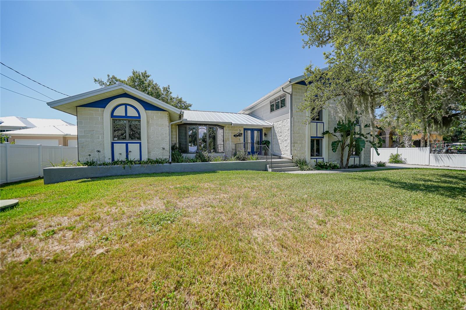 CHARLOTTE SHORES UN 01 - Residential