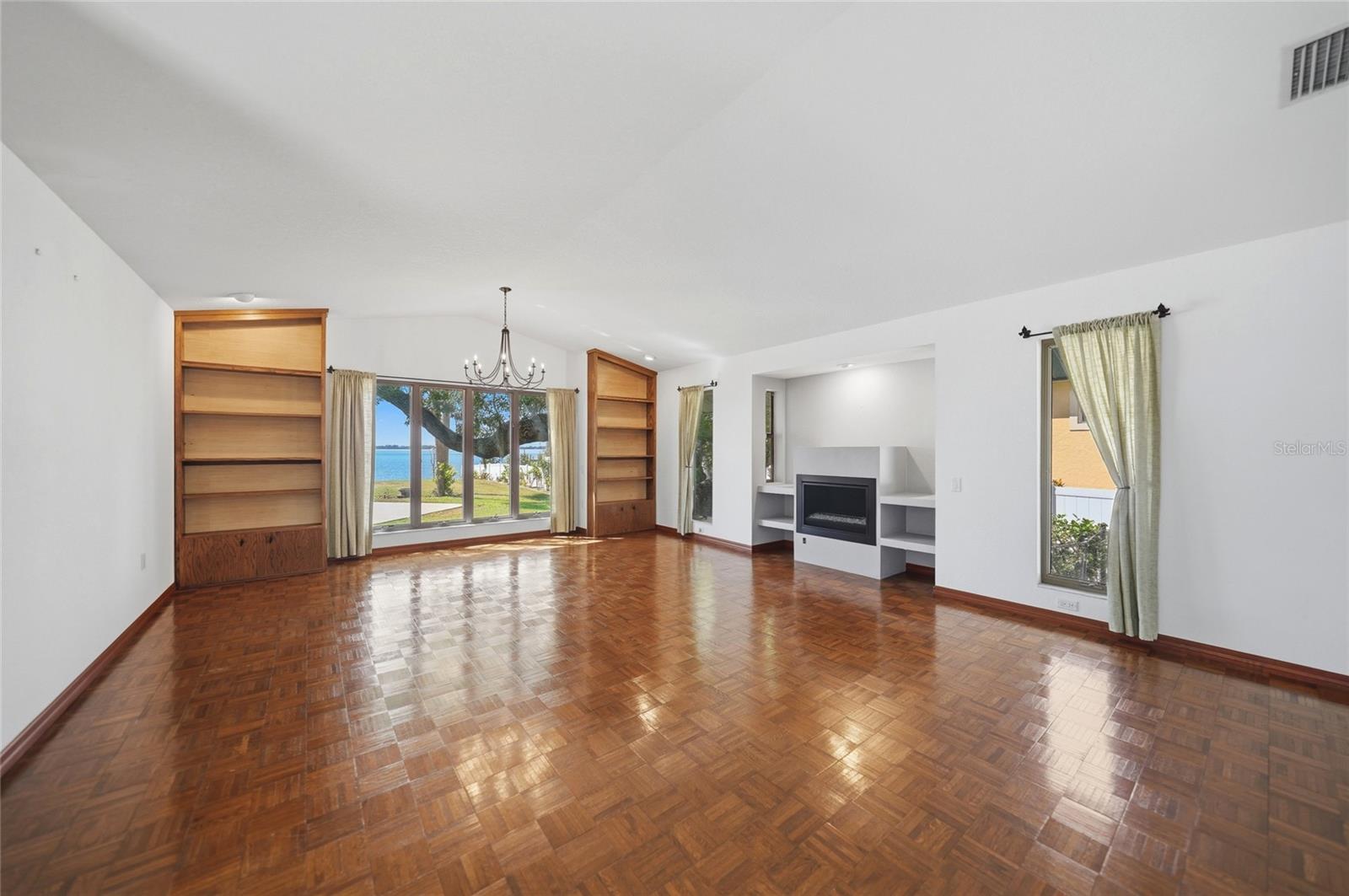 CHARLOTTE SHORES UN 01 - Residential