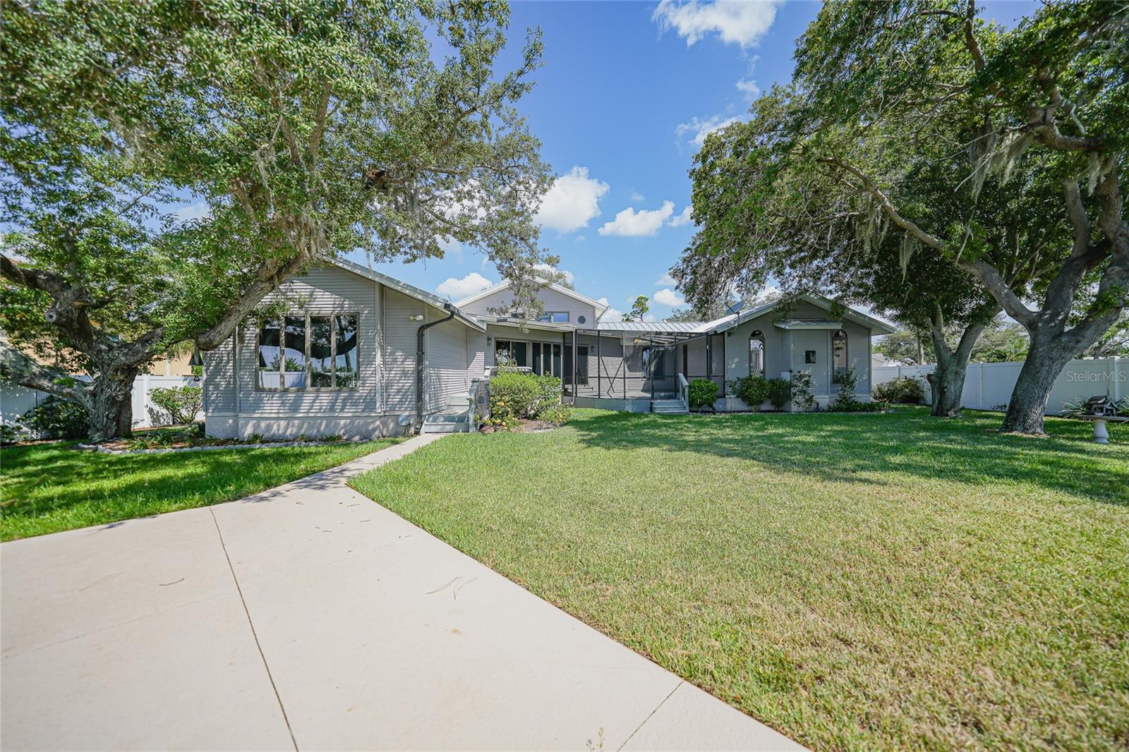 CHARLOTTE SHORES UN 01 - Residential