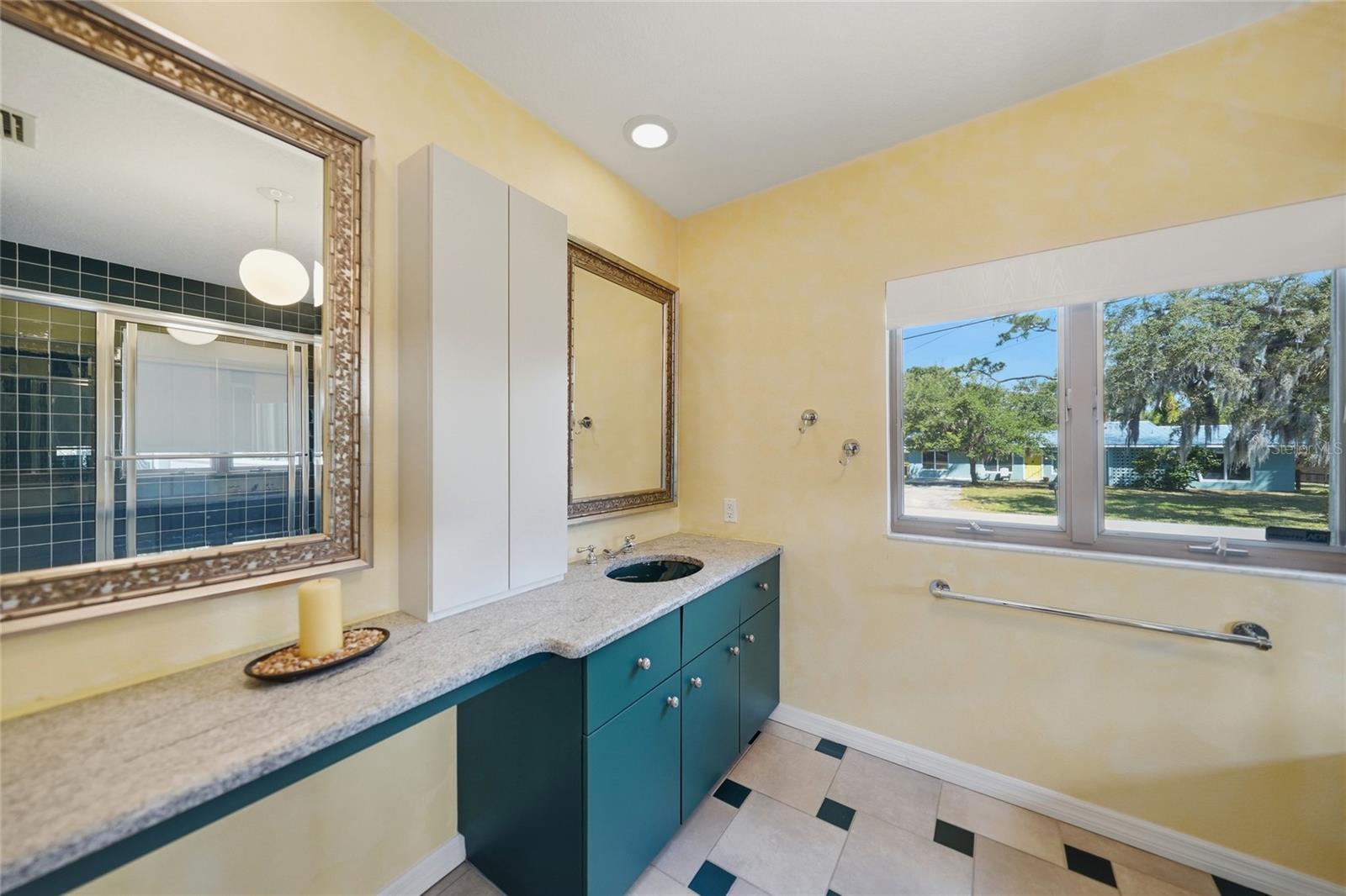 CHARLOTTE SHORES UN 01 - Residential