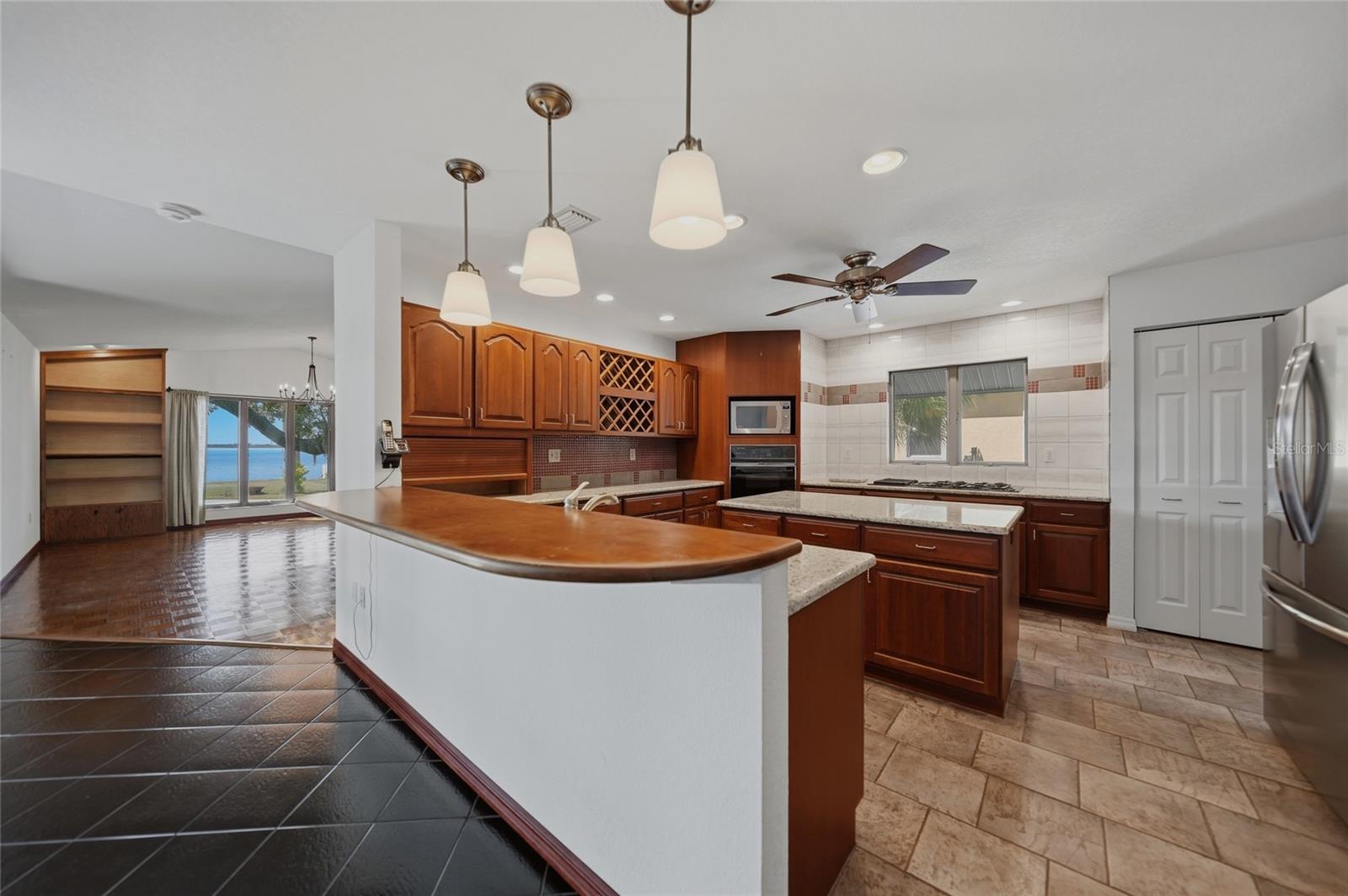 CHARLOTTE SHORES UN 01 - Residential
