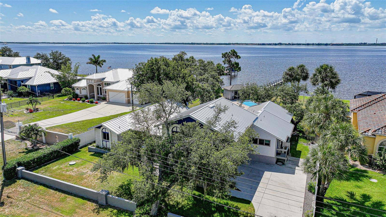 CHARLOTTE SHORES UN 01 - Residential