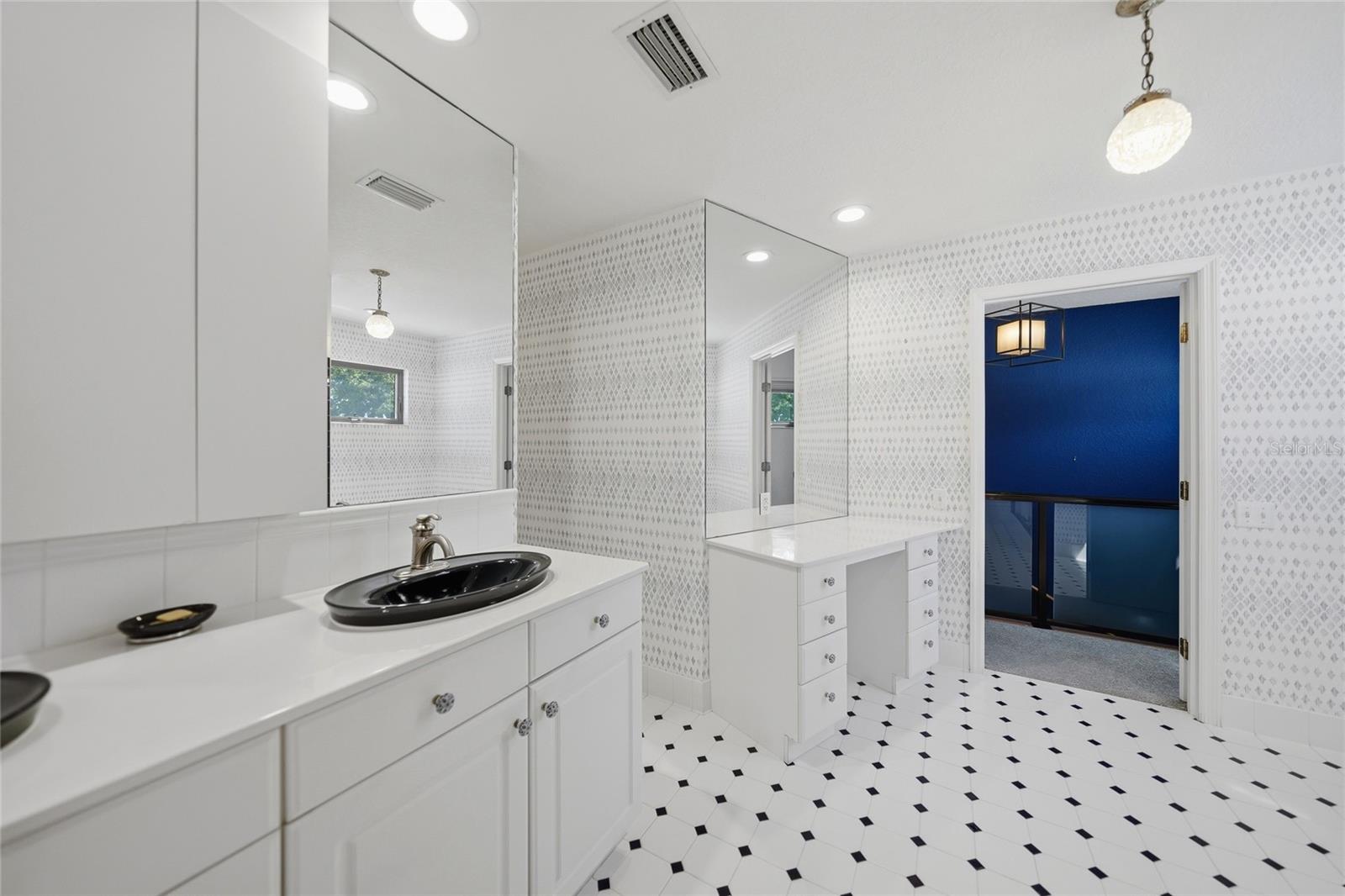 CHARLOTTE SHORES UN 01 - Residential