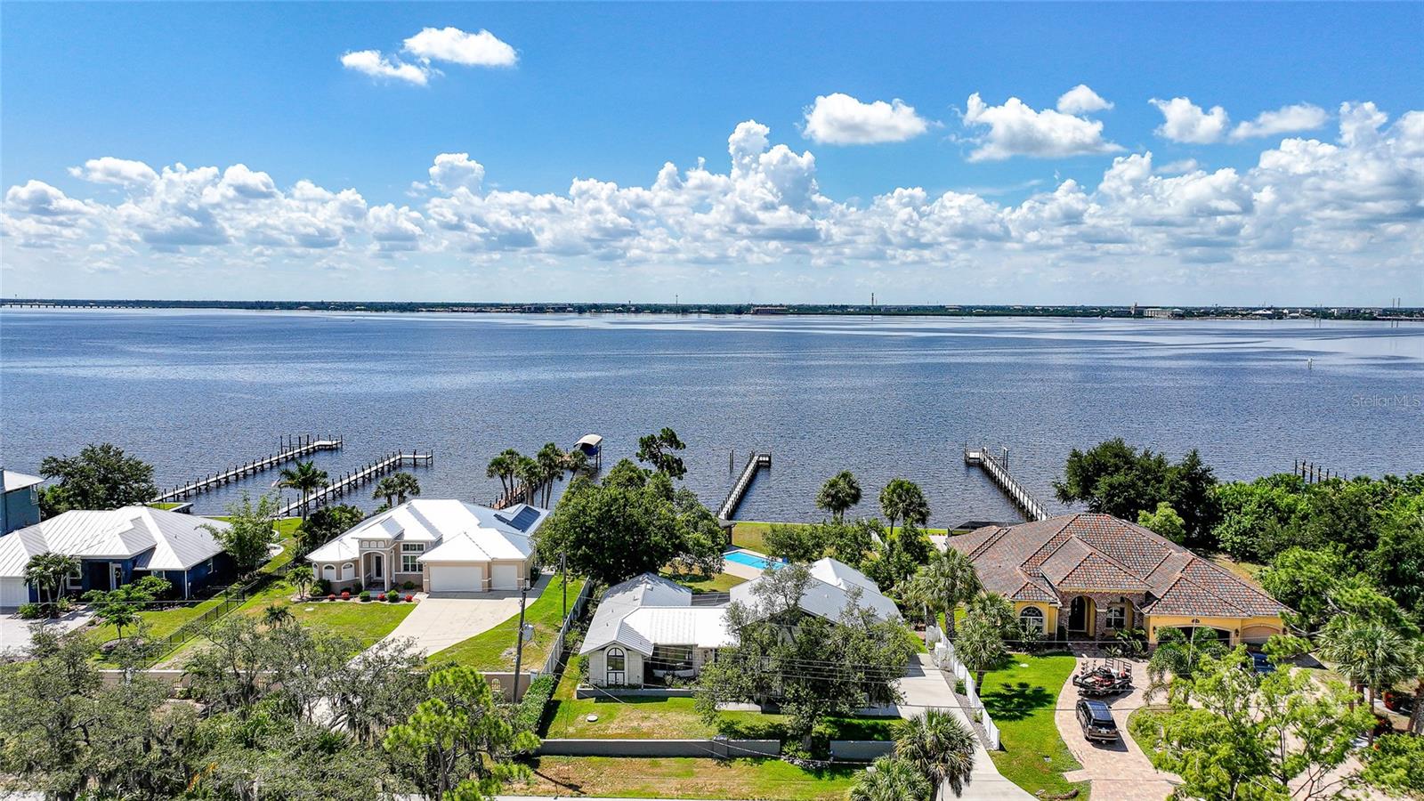 CHARLOTTE SHORES UN 01 - Residential