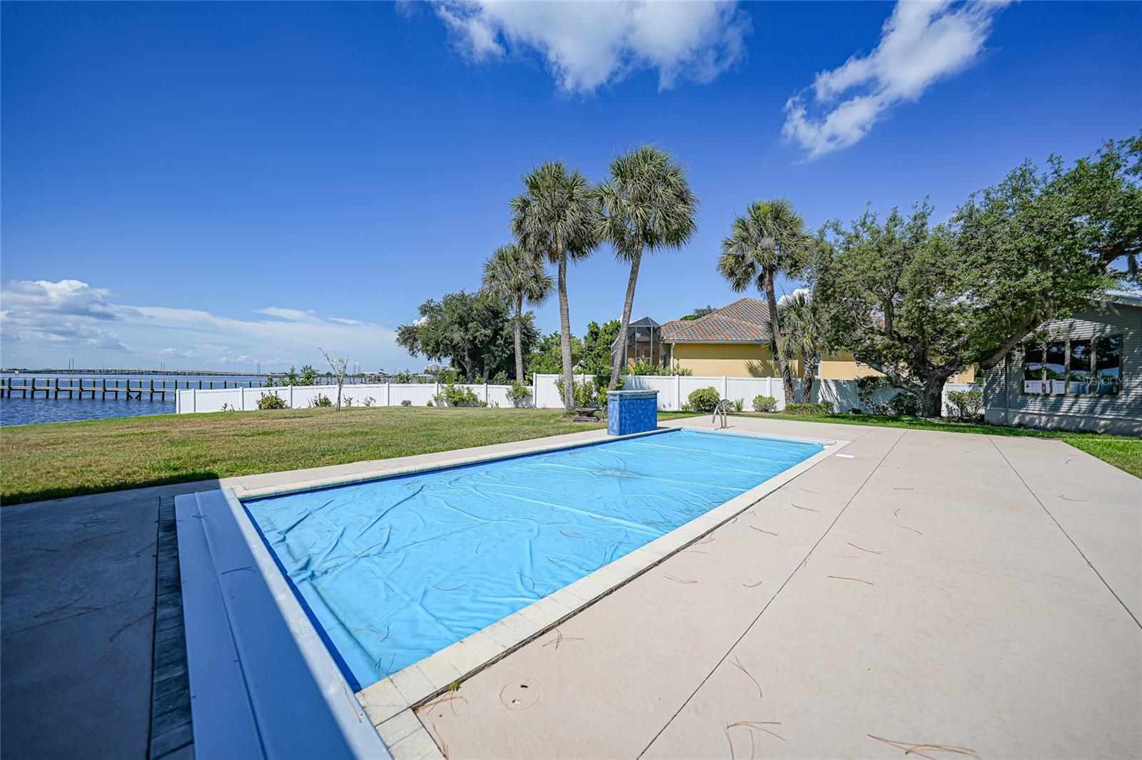 CHARLOTTE SHORES UN 01 - Residential