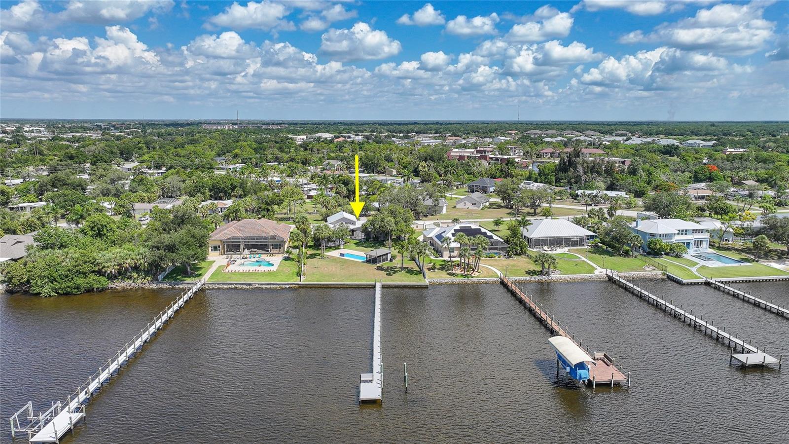 CHARLOTTE SHORES UN 01 - Residential