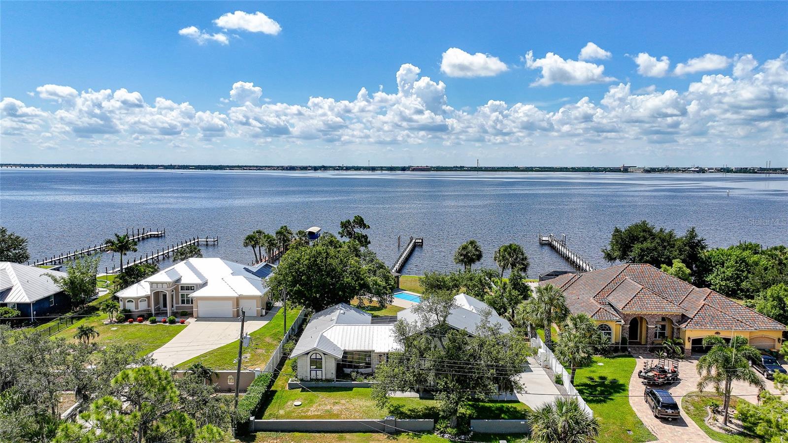 CHARLOTTE SHORES UN 01 - Residential