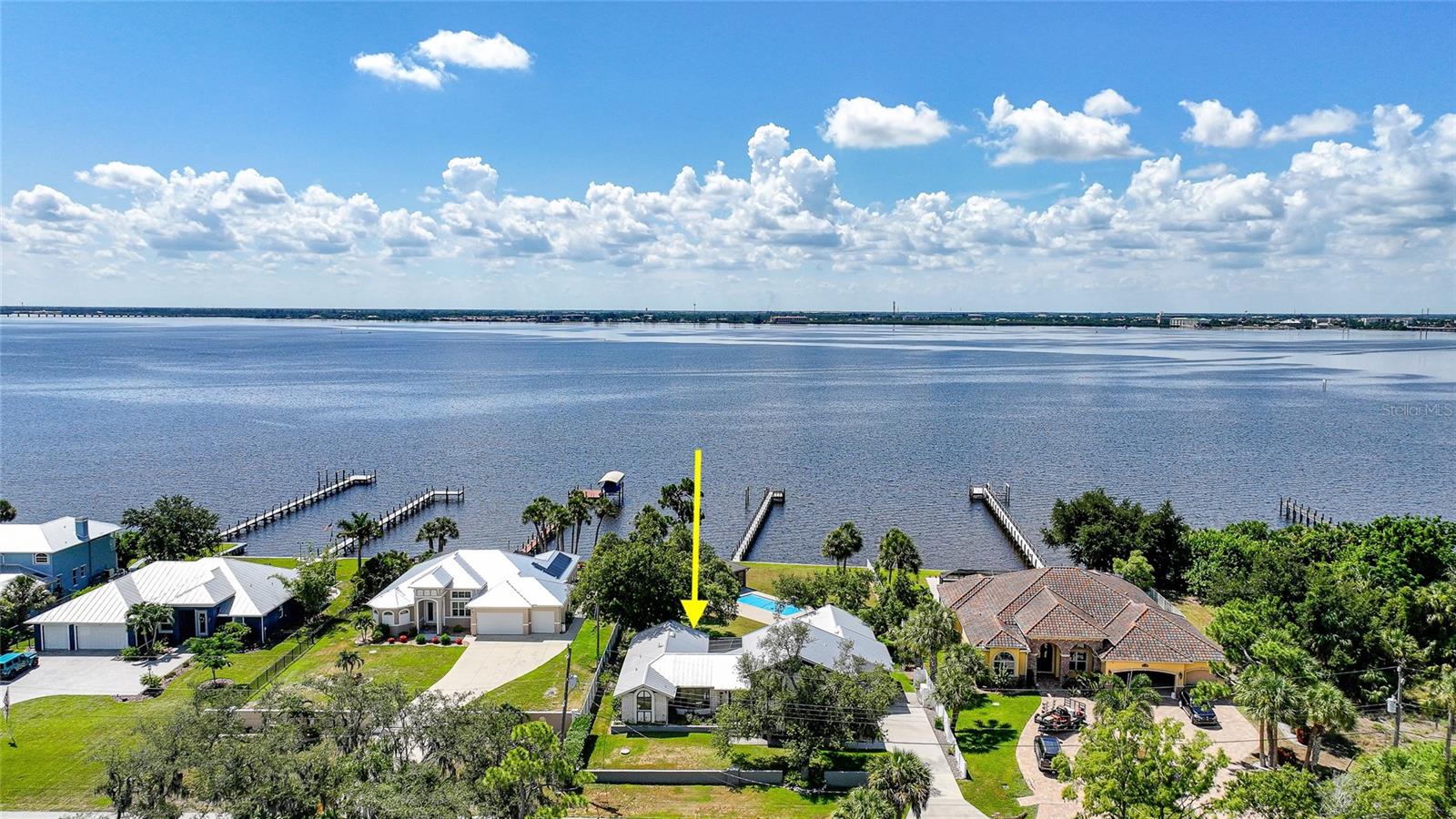 CHARLOTTE SHORES UN 01 - Residential