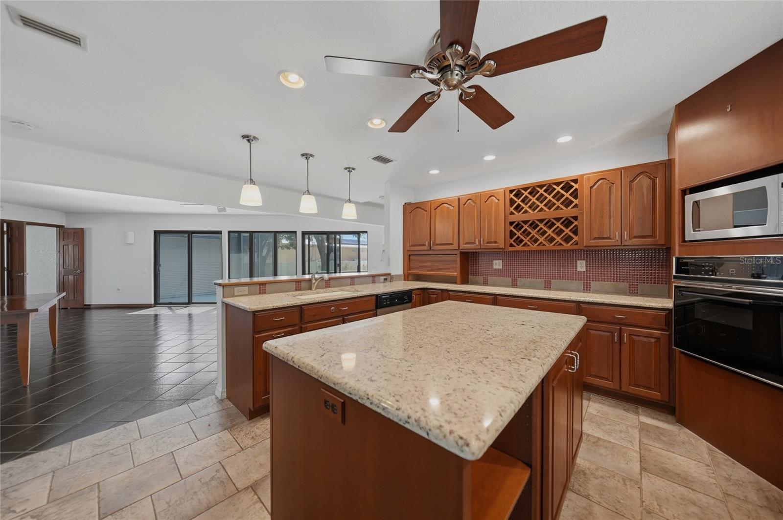 CHARLOTTE SHORES UN 01 - Residential