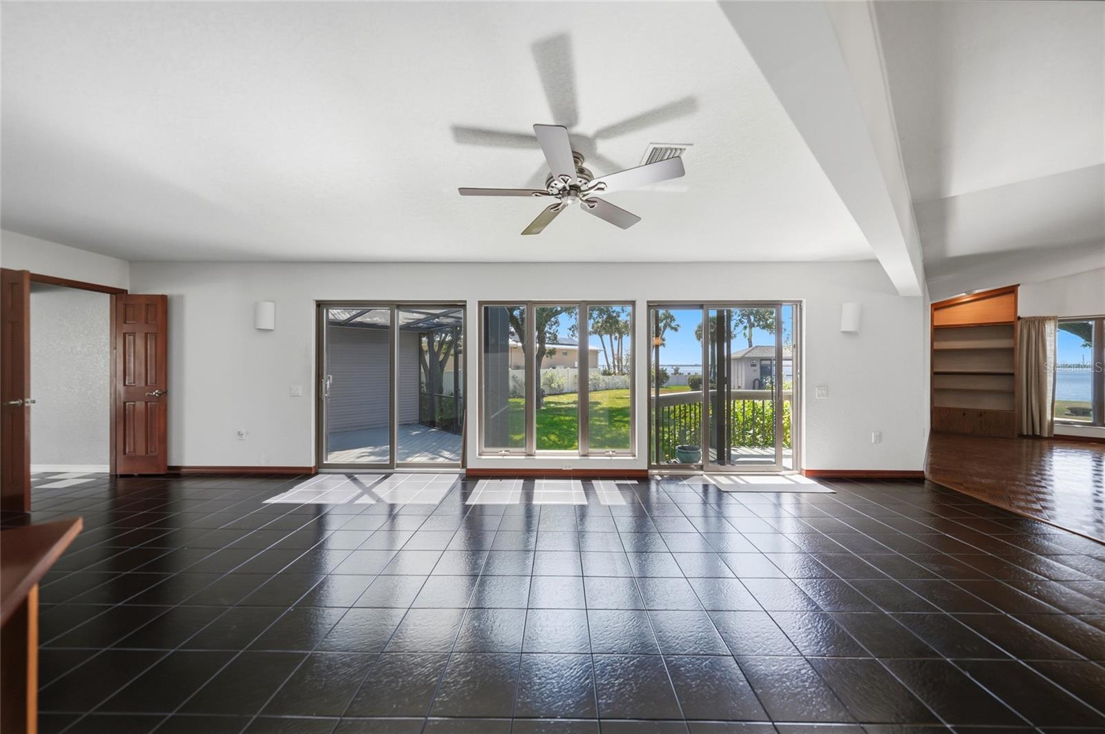 CHARLOTTE SHORES UN 01 - Residential