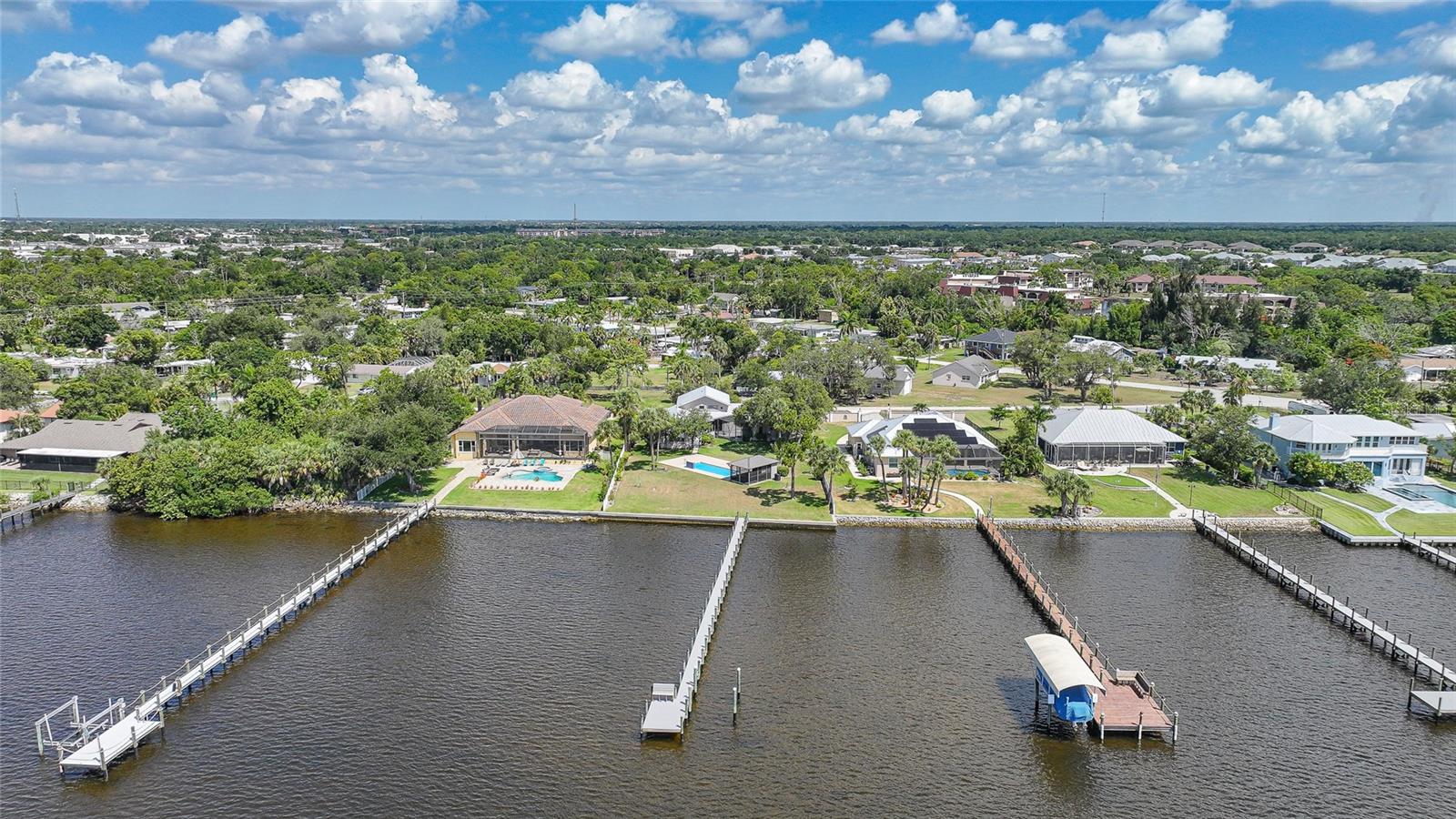 CHARLOTTE SHORES UN 01 - Residential