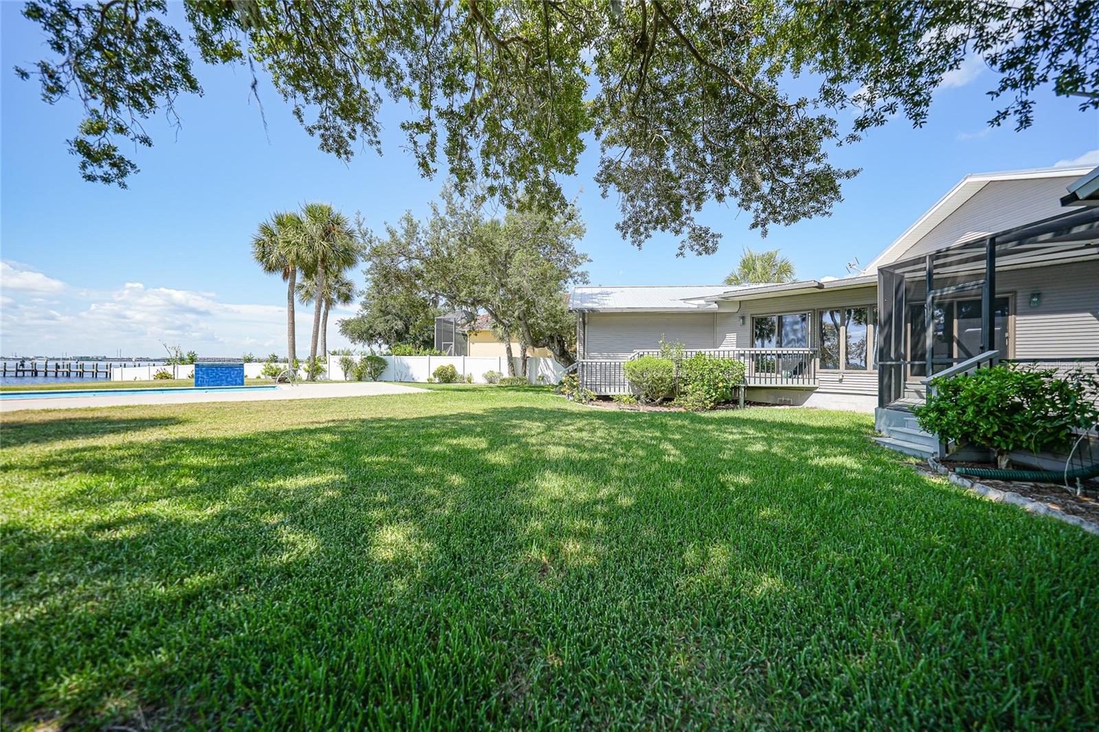 CHARLOTTE SHORES UN 01 - Residential