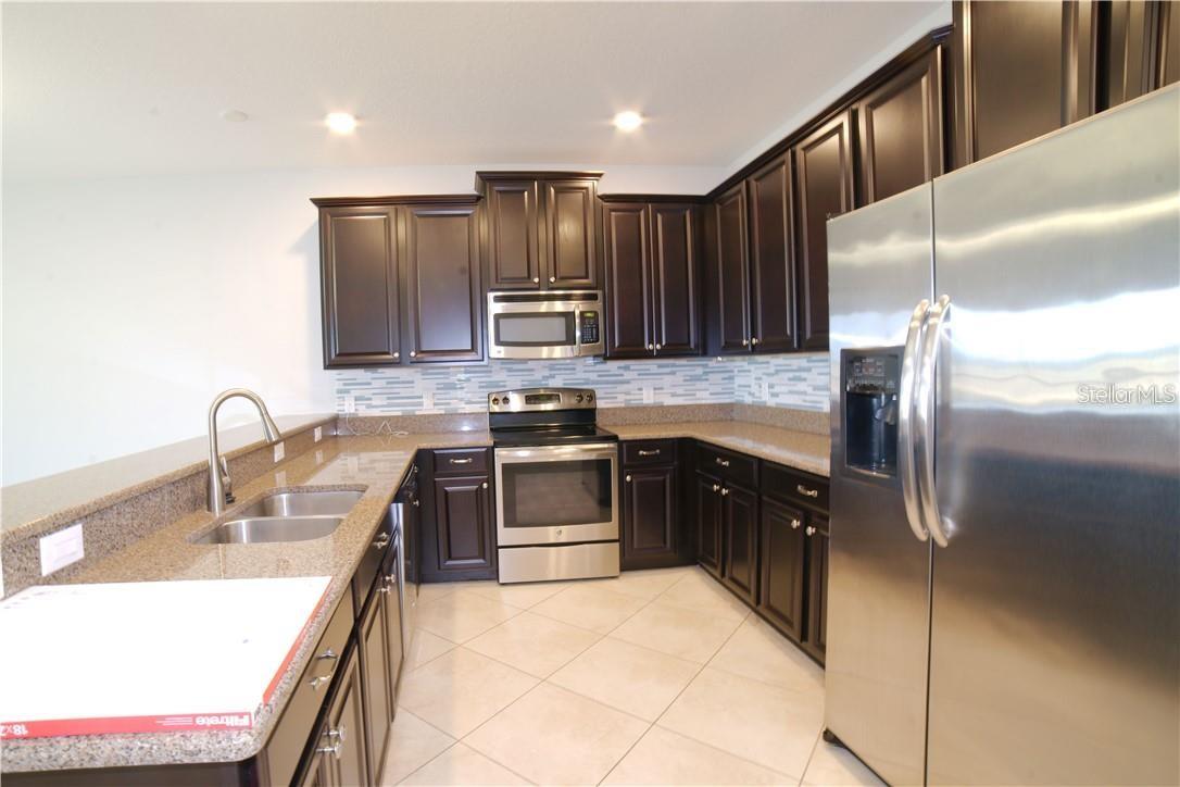 CHAMPIONS CLUB CONDO PH 8 - Residential Lease