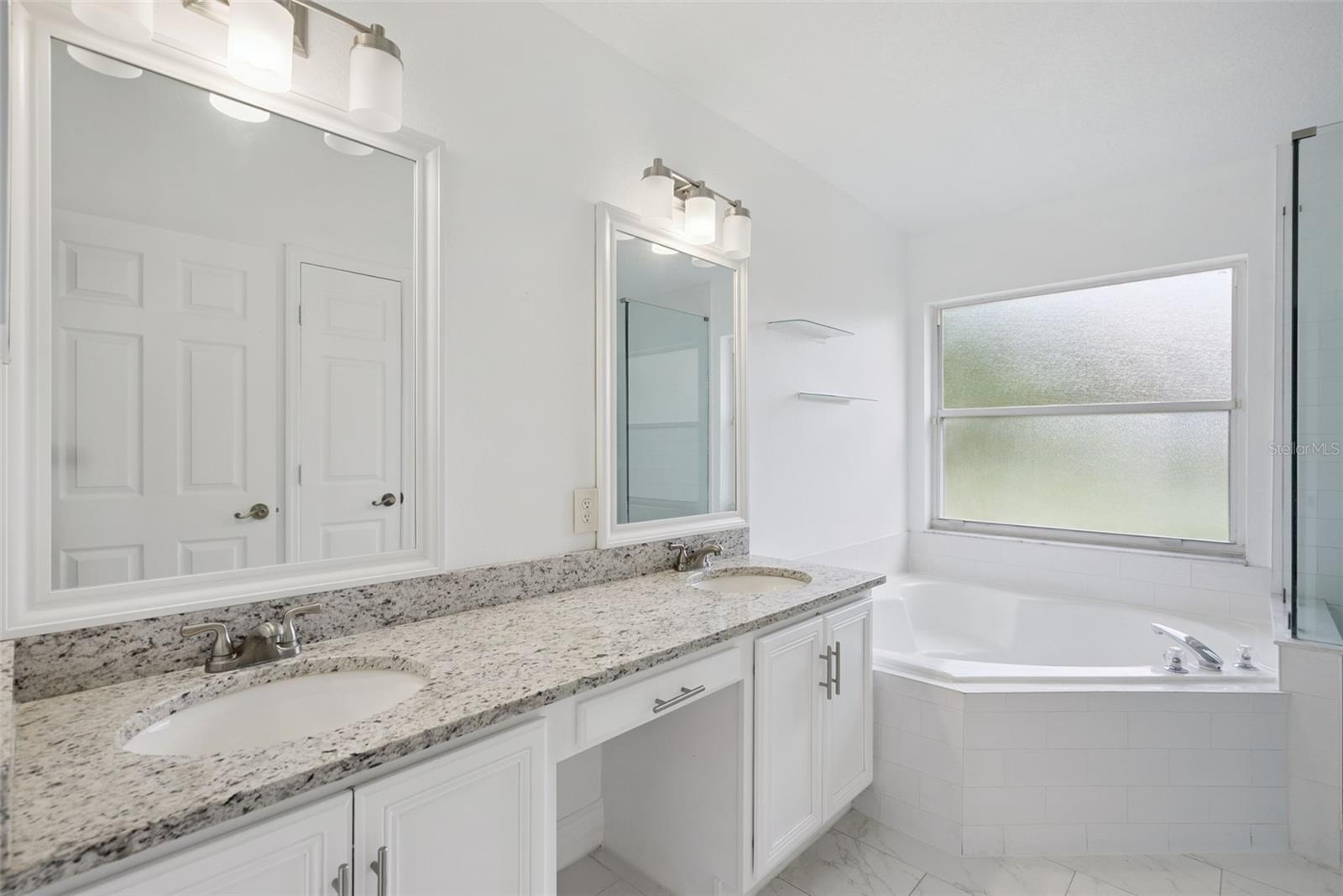 LANDSBROOK TERRACE - Residential